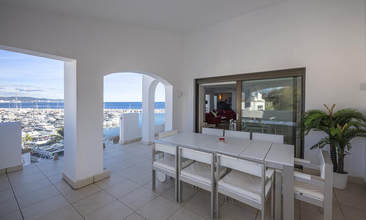Apartment Penthouse in Puerto Ban&uacute;s