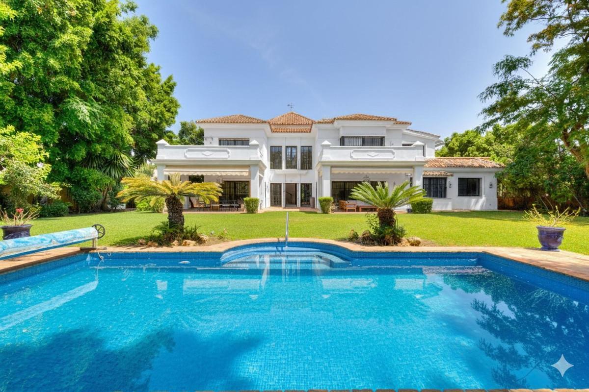 Villa Detached in Guadalmina Baja