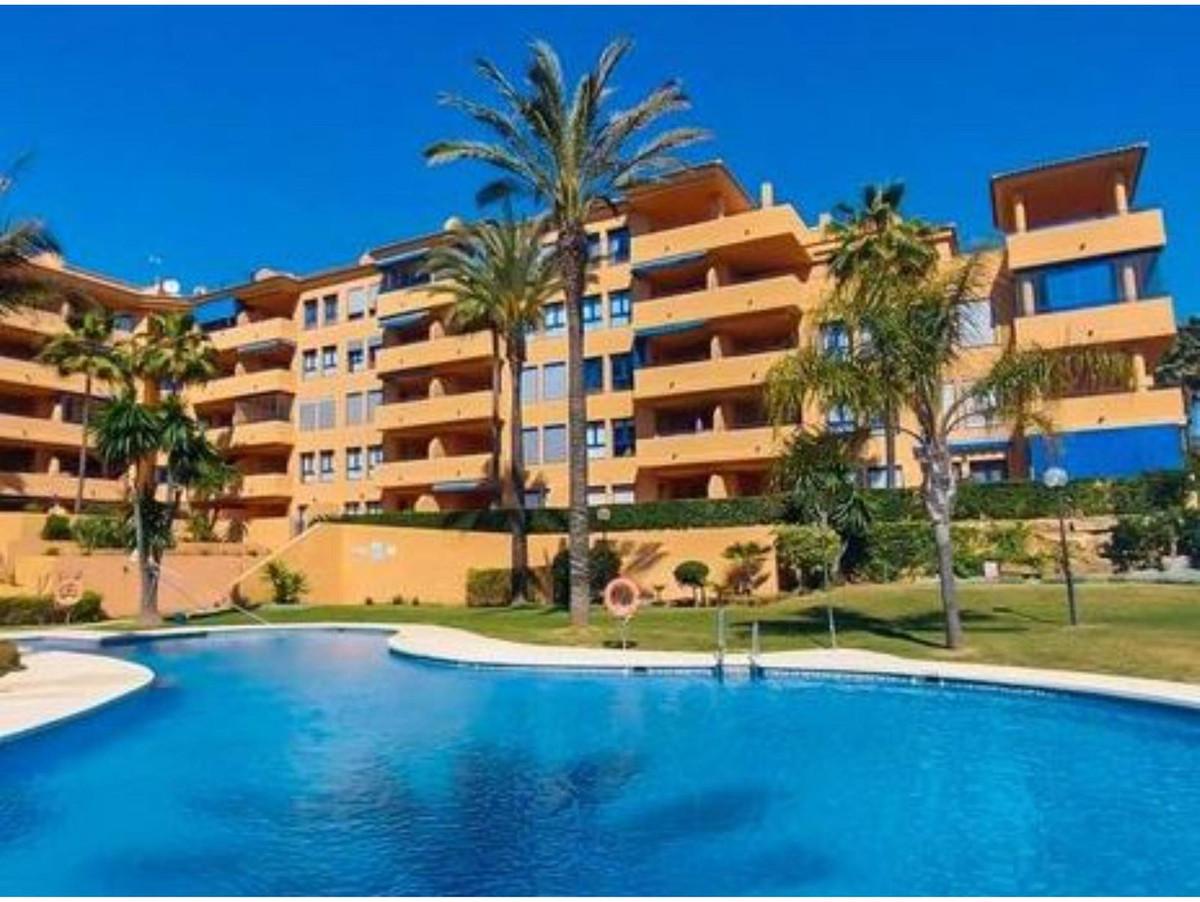 Apartment Middle Floor in La Duquesa