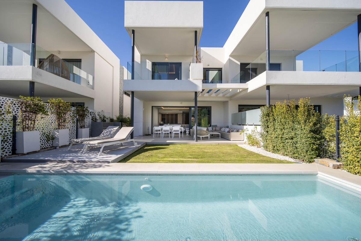 Villa Semi Detached in Marbella