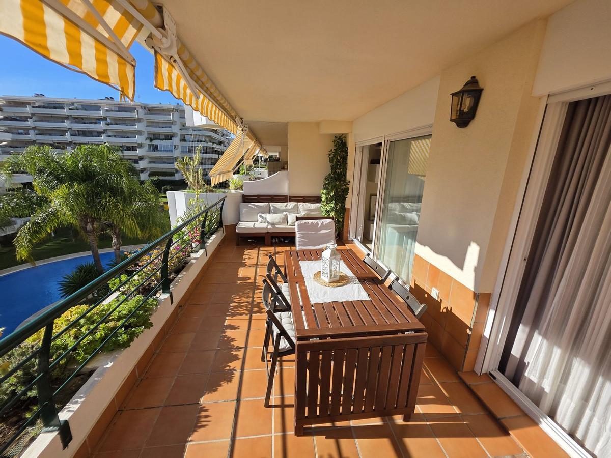 Apartment Middle Floor in Guadalmina Alta