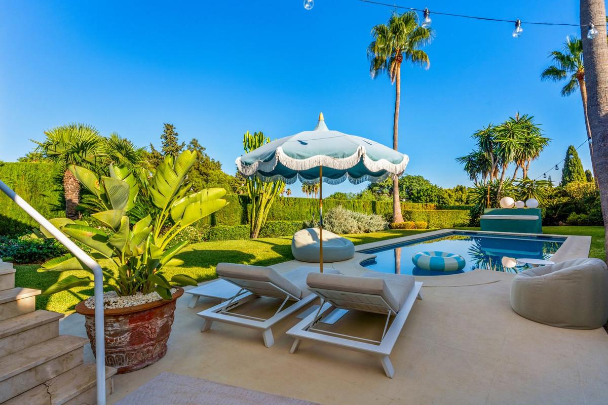 Villa Detached in El Paraiso