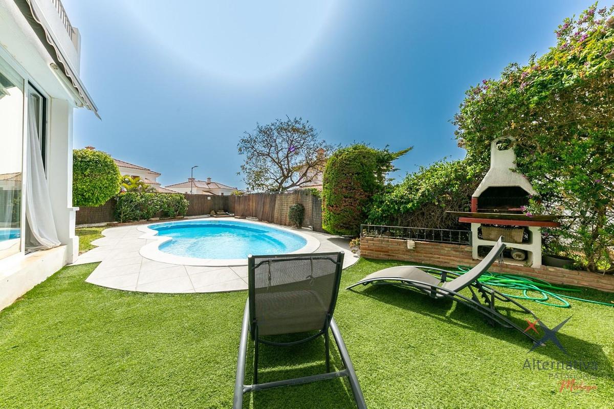 Villa Semi Detached in Higueron