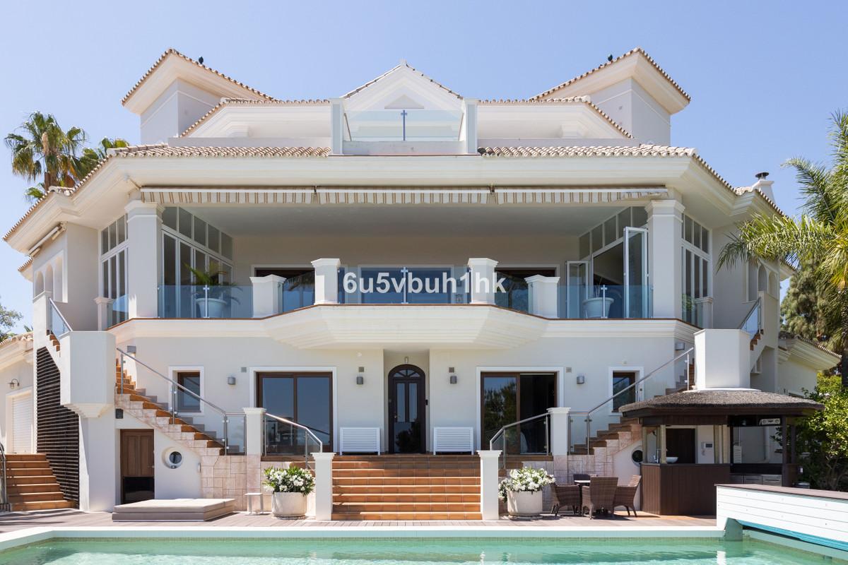 Villa Detached in Hacienda Las Chapas