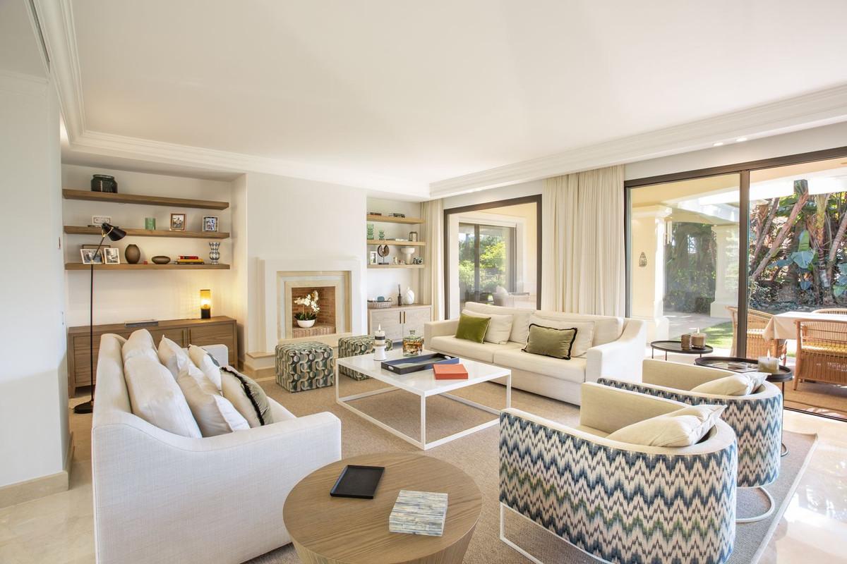 Villa Detached in Sierra Blanca