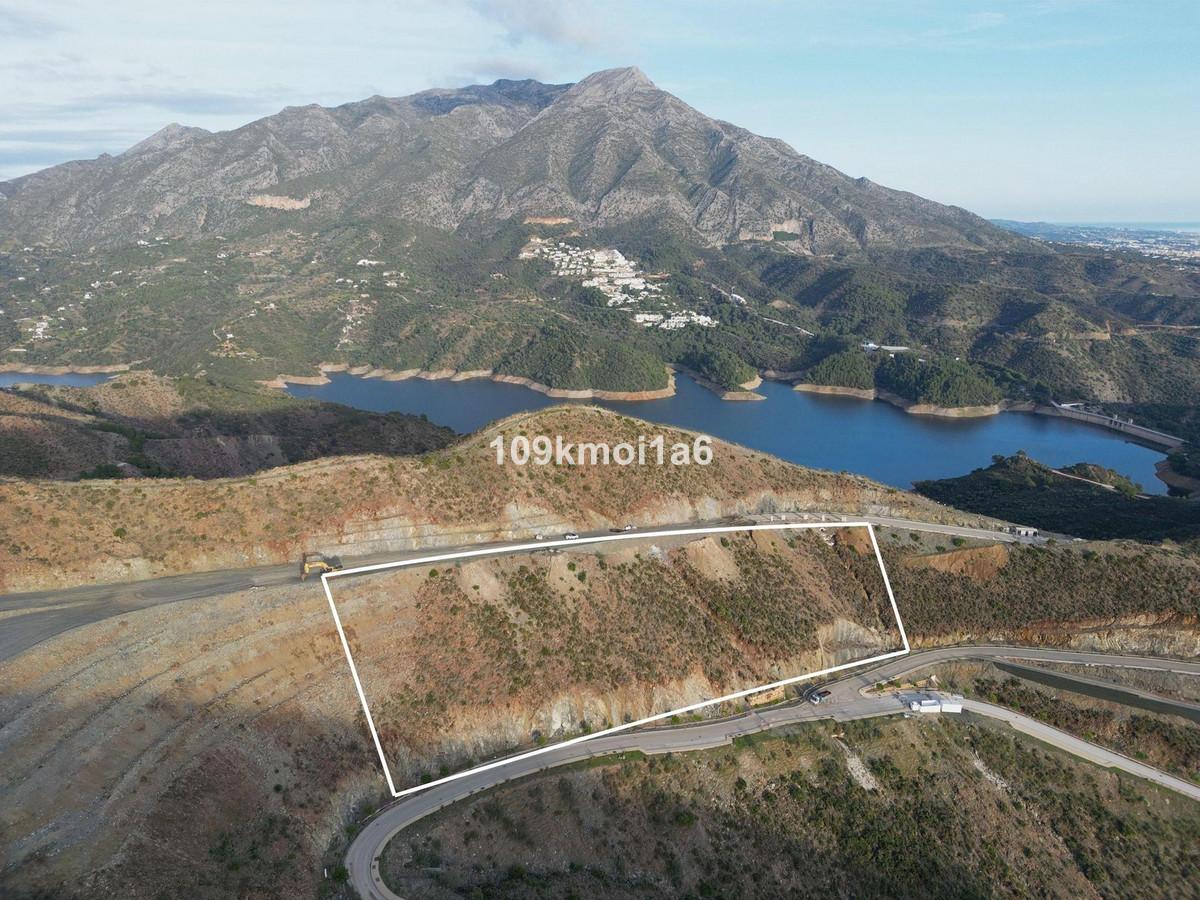 Plot Residential in Benahav&iacute;s