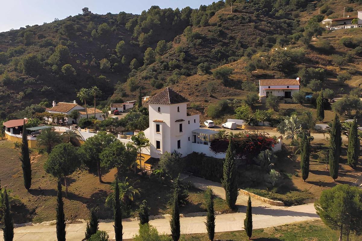 Commercial Hotel in Tolox