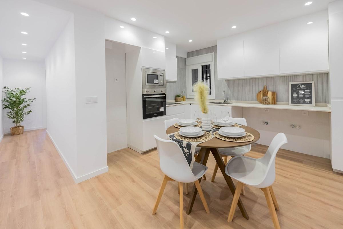 Apartment Middle Floor in Conde de Ure&ntilde;a