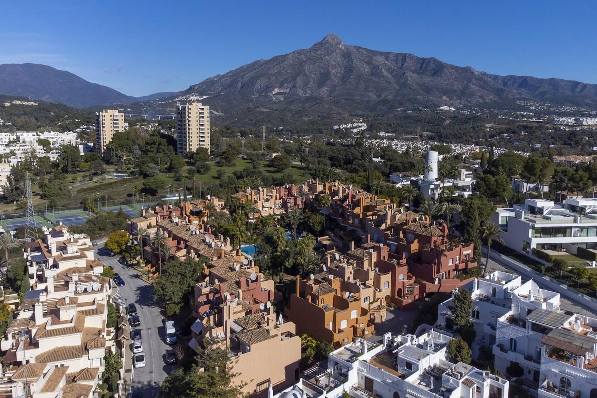 Townhouse Terraced in Nueva Andaluc&iacute;a