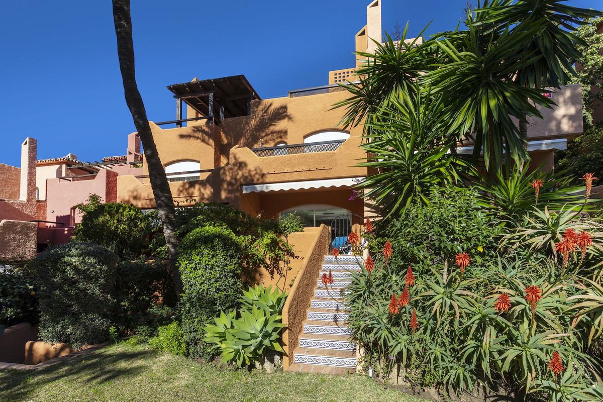 Townhouse Terraced in Nueva Andaluc&iacute;a