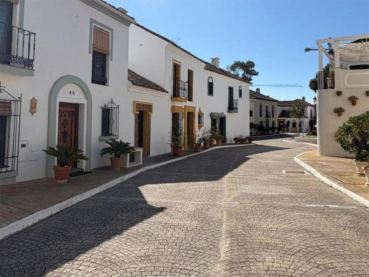Townhouse Terraced in Guadalmina Baja