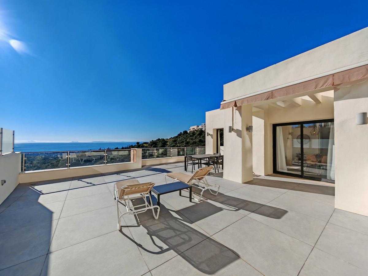 Apartment Penthouse in Altos de los Monteros