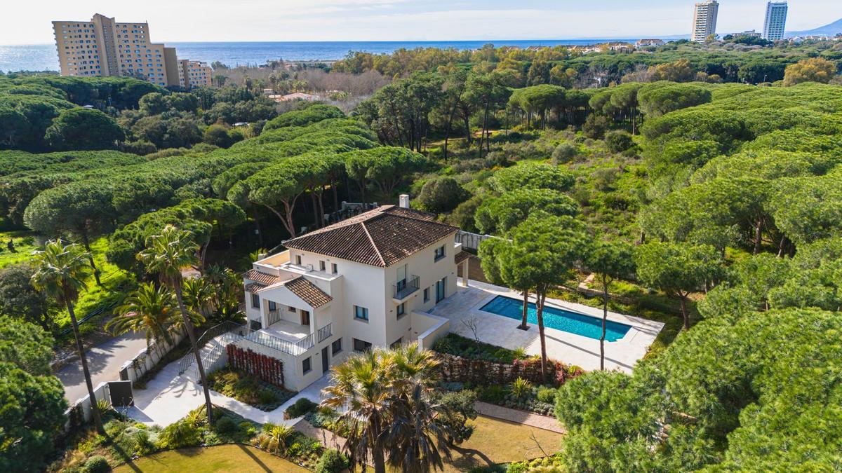 Villa Detached in Hacienda Las Chapas