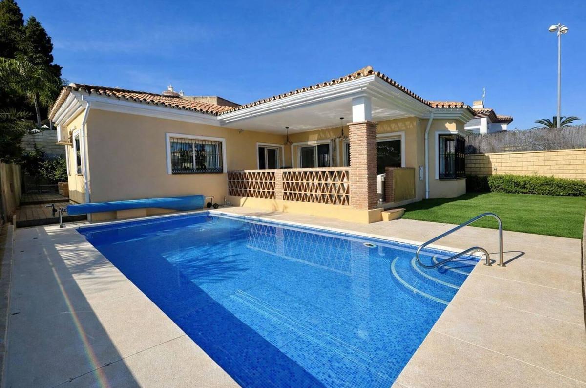 Villa Detached in Riviera del Sol