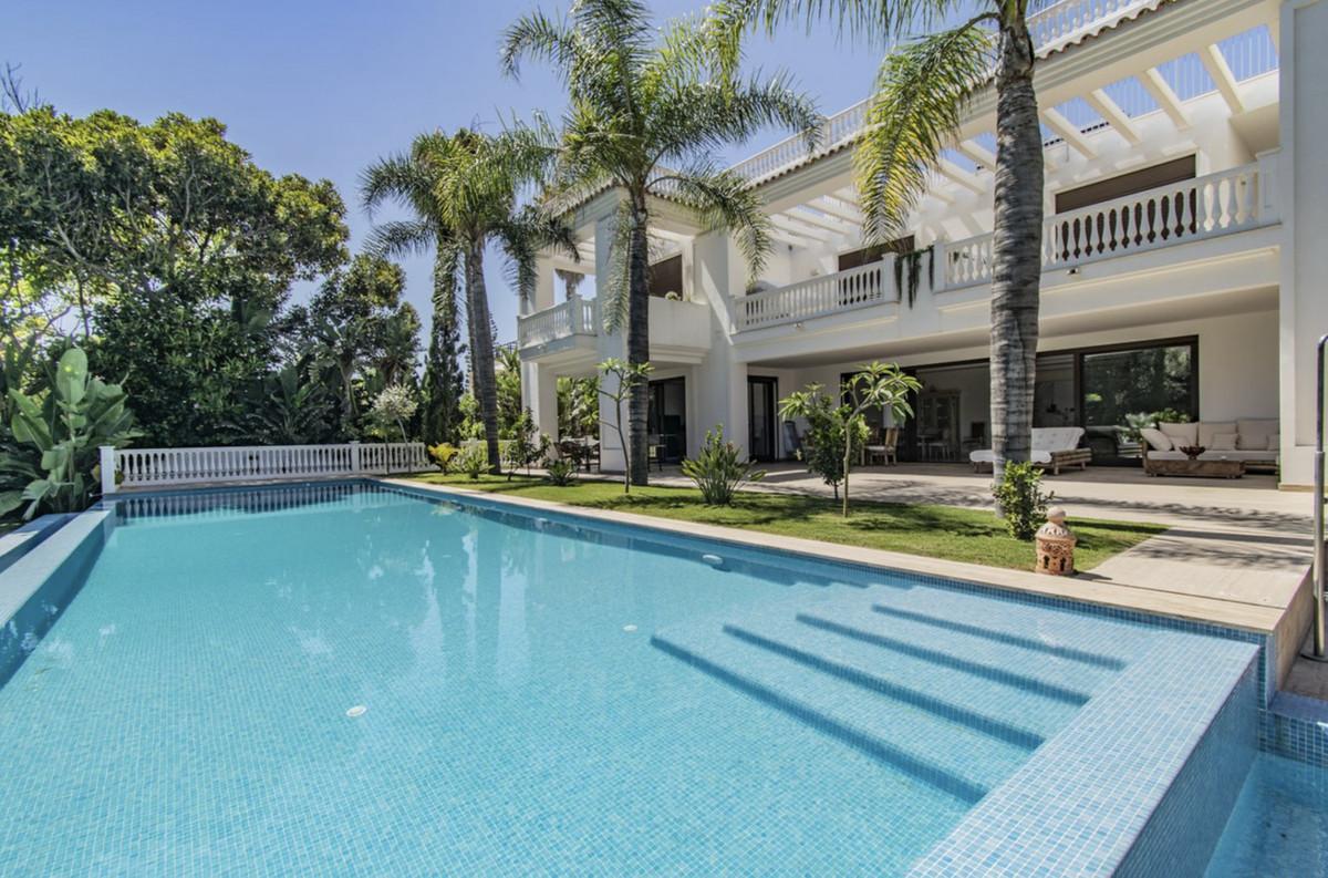 Villa Detached in Guadalmina Baja