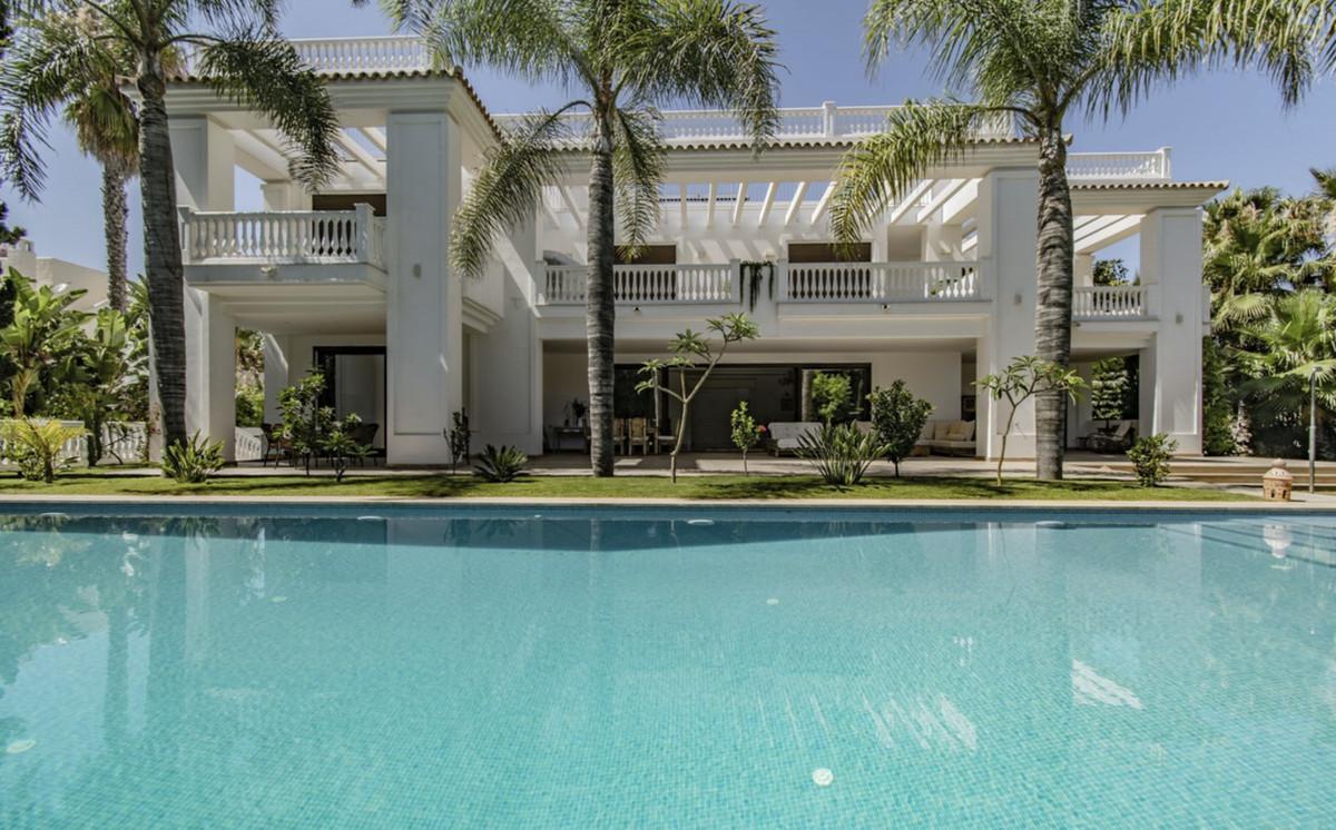 Villa Detached in Guadalmina Baja
