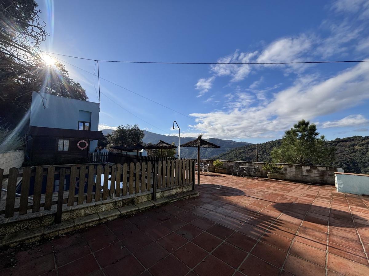 Commercial Hostel in J&uacute;zcar