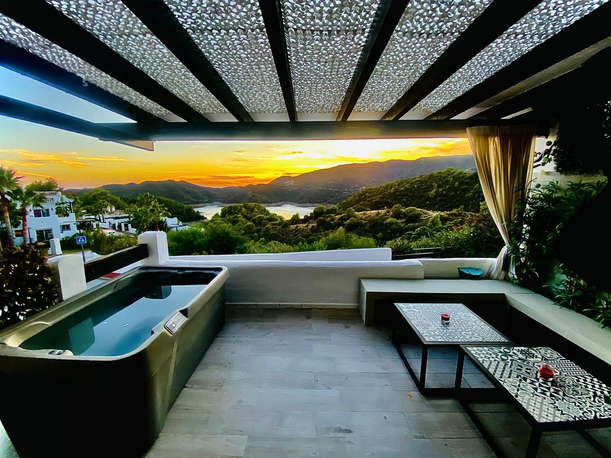 Townhouse Terraced in Ist&aacute;n