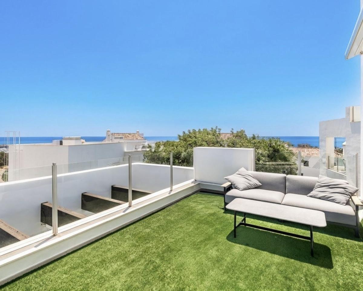 Apartment Penthouse in Altos de los Monteros
