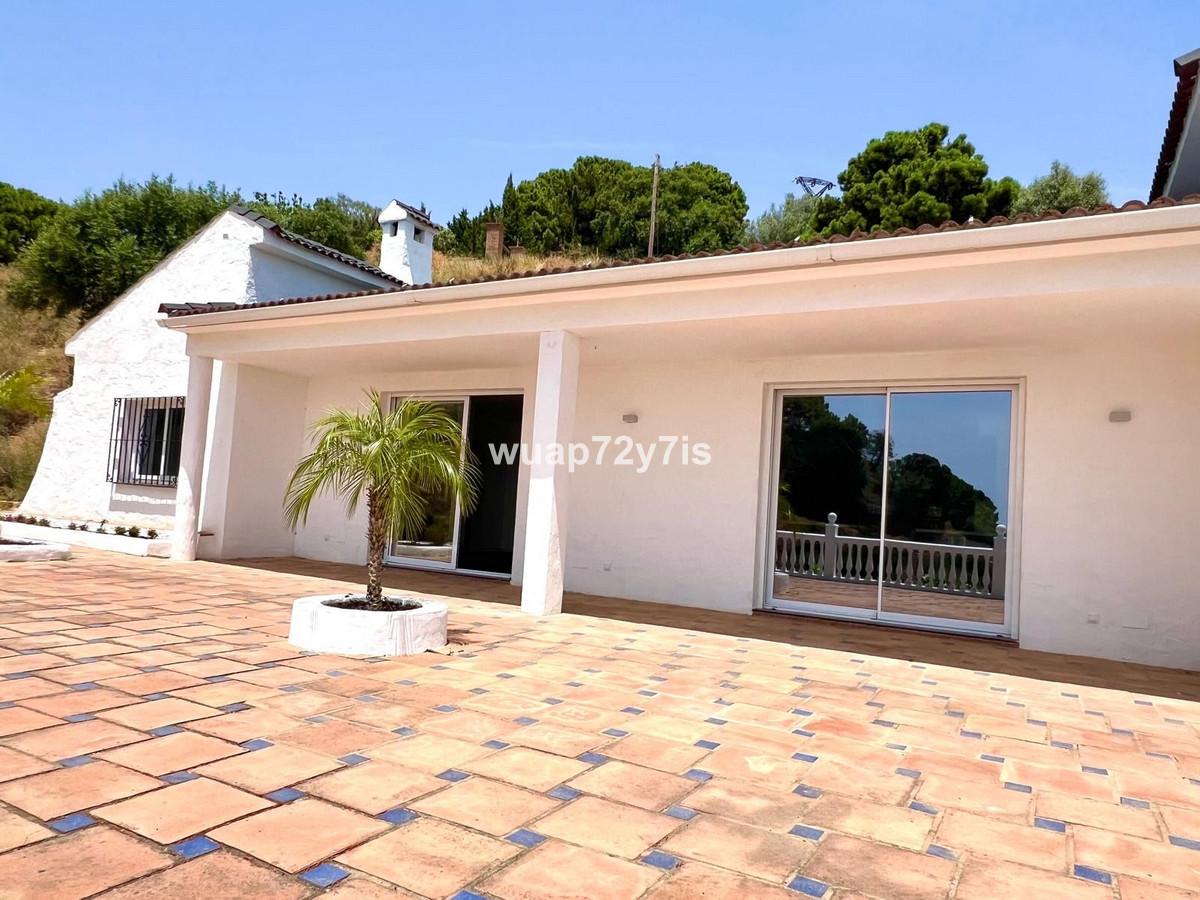 Villa Semi Detached in Estepona