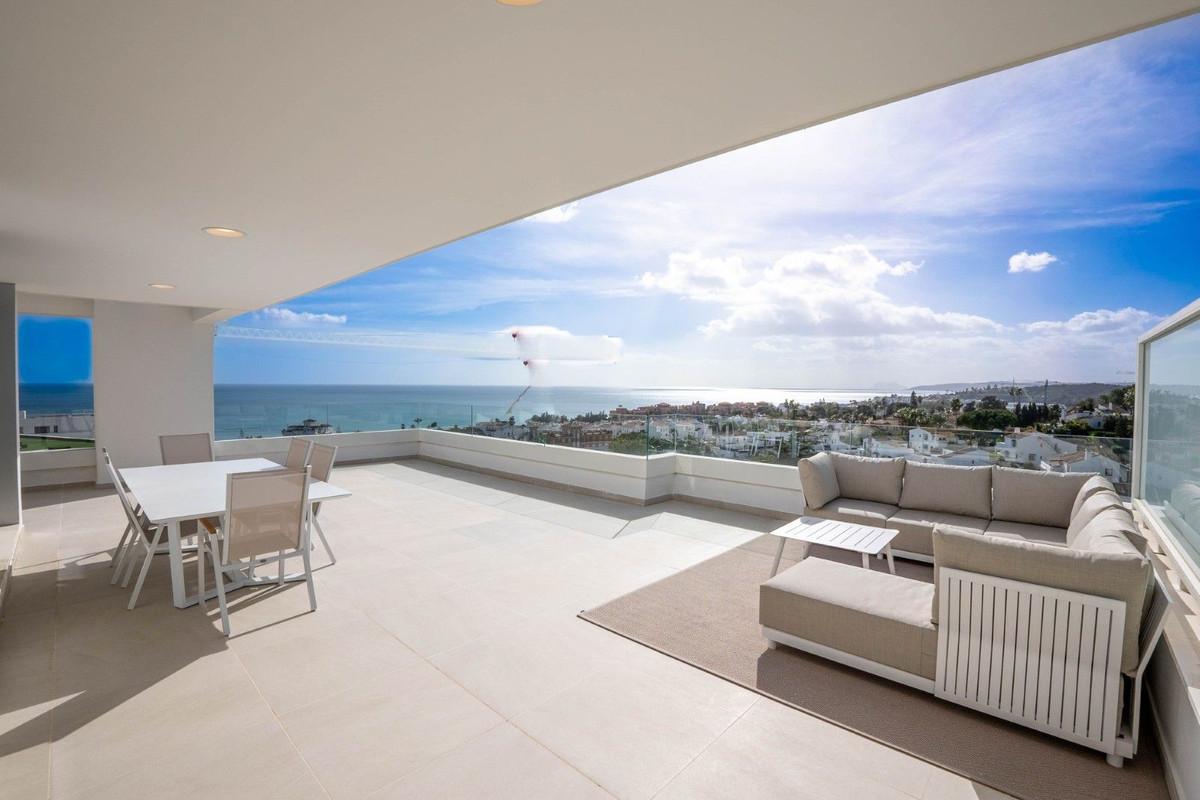 Apartment Penthouse in Estepona