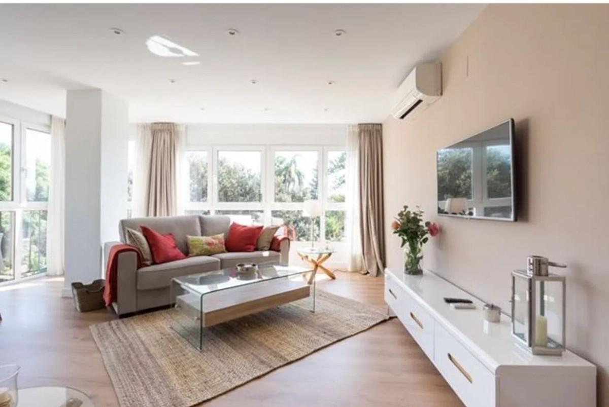 Apartment Middle Floor in M&aacute;laga Centro