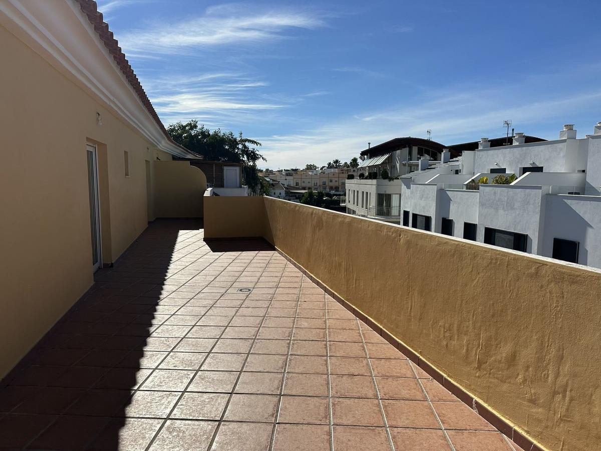 Apartment Penthouse in Estepona