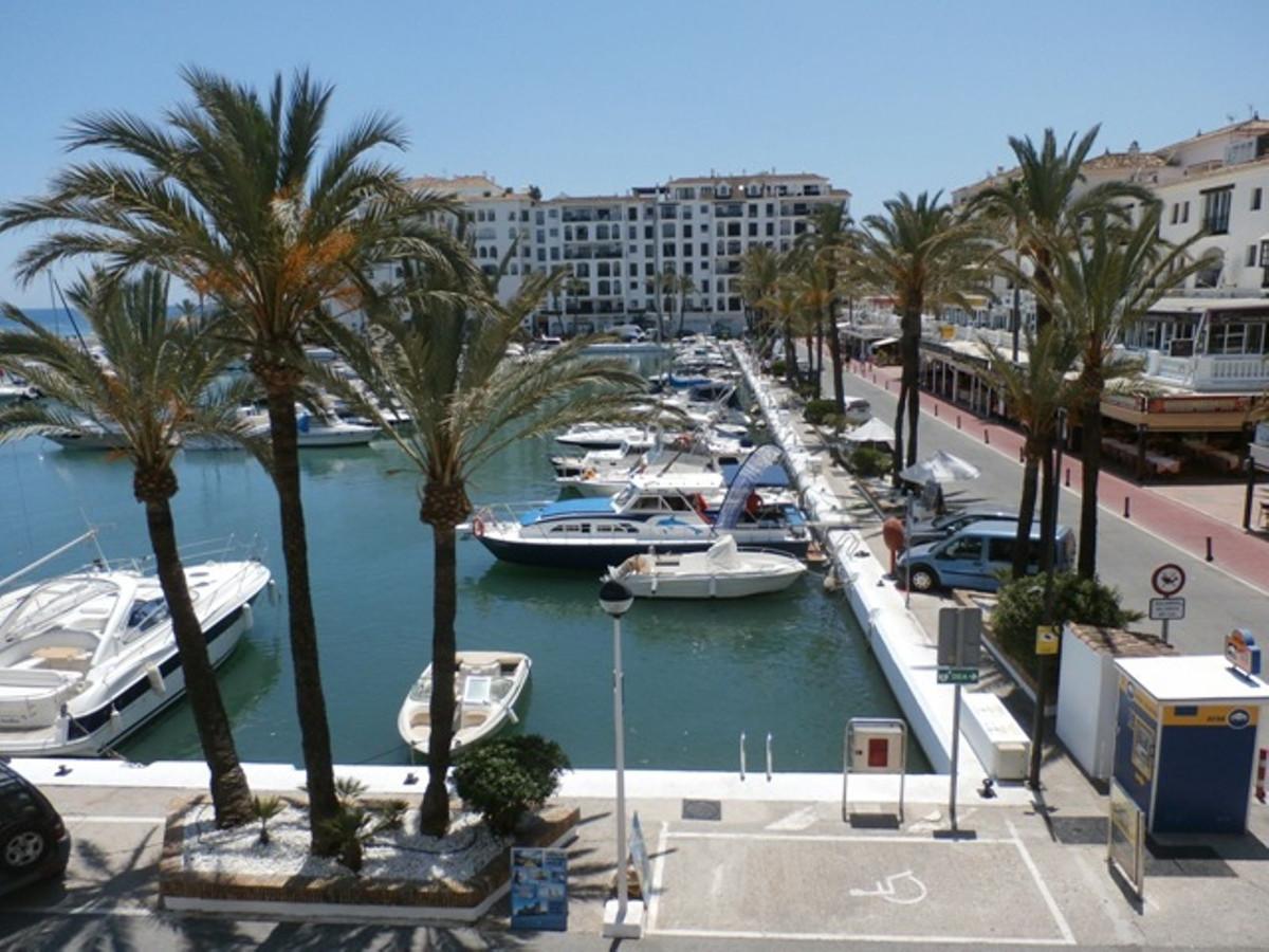 Studio Middle Floor in La Duquesa