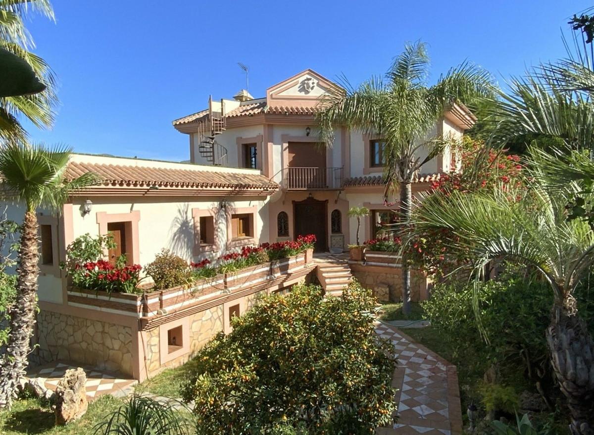 Villa Finca in New Golden Mile