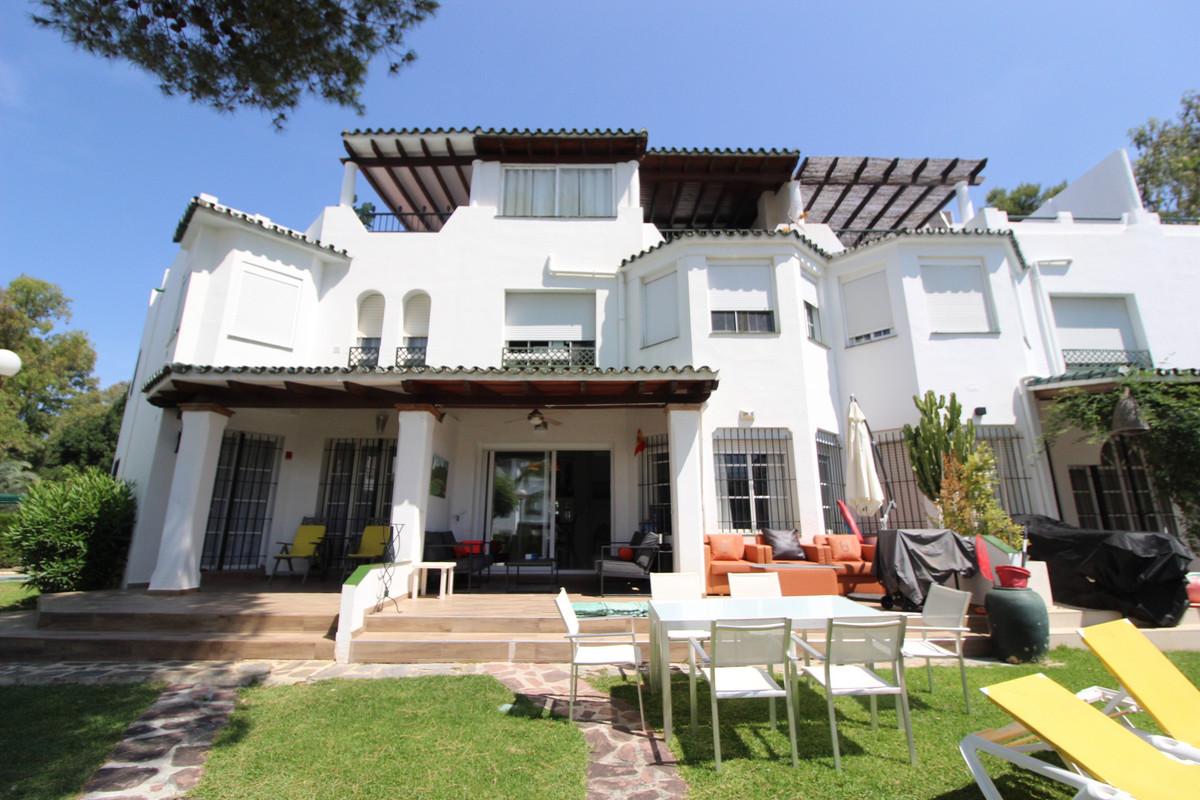 Townhouse Terraced in Nueva Andaluc&iacute;a