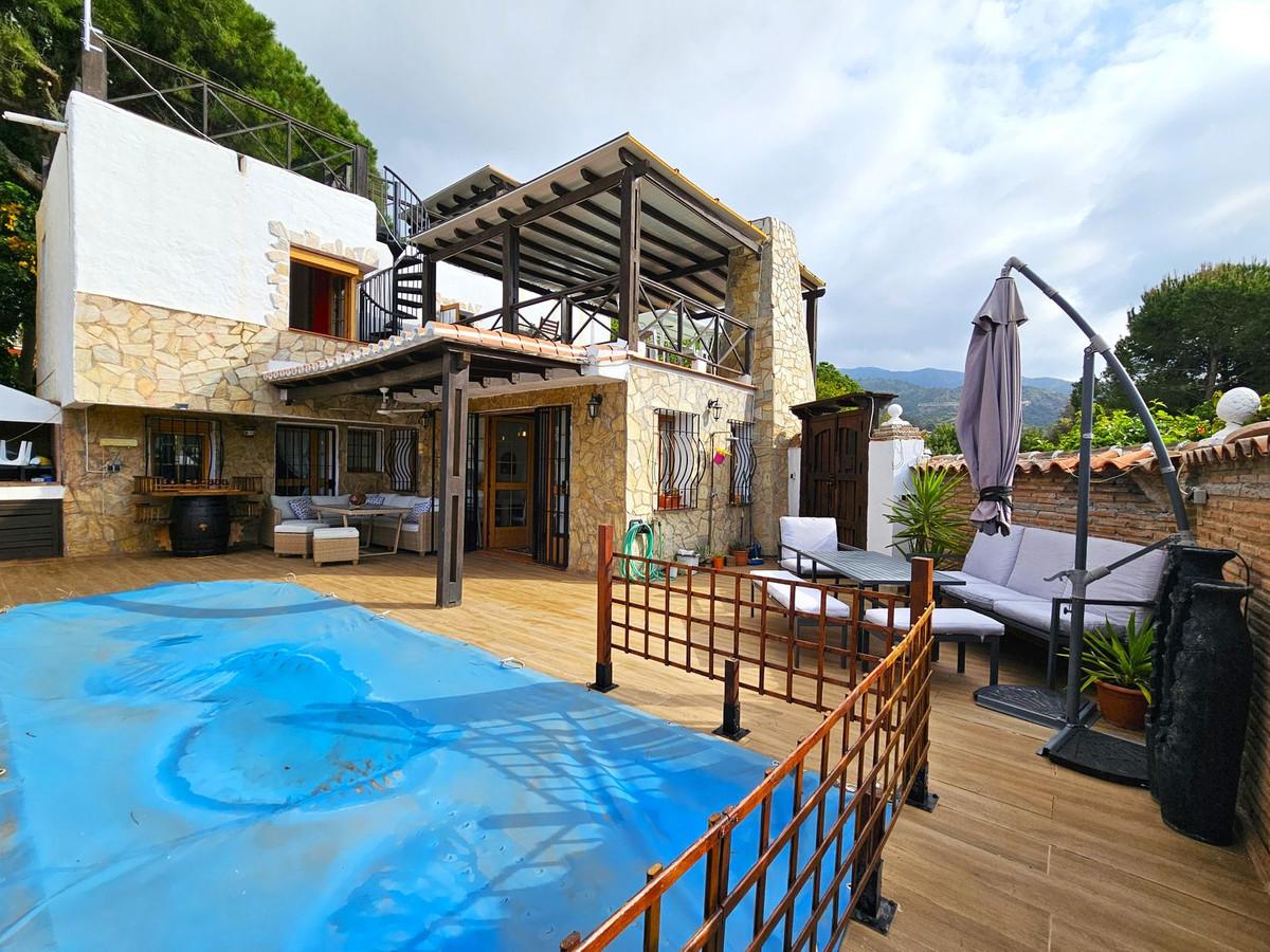 Villa Detached in Sierra Blanca