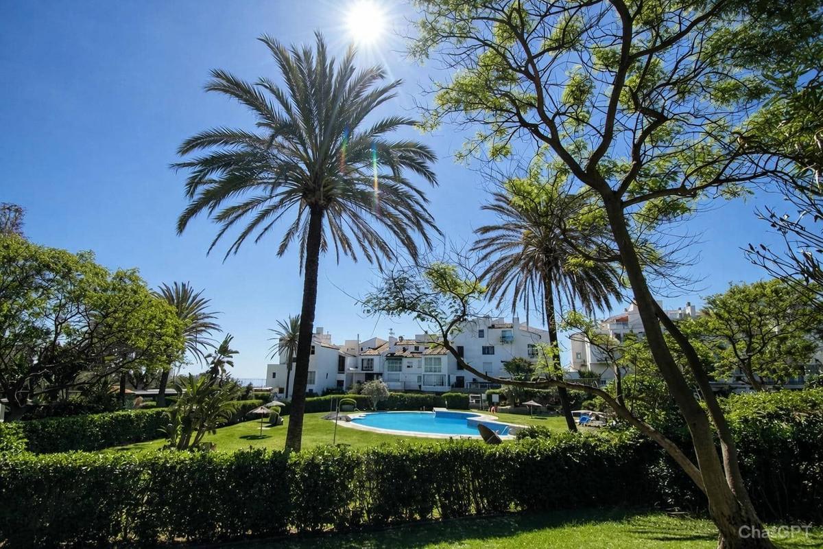 Apartment Penthouse in Estepona