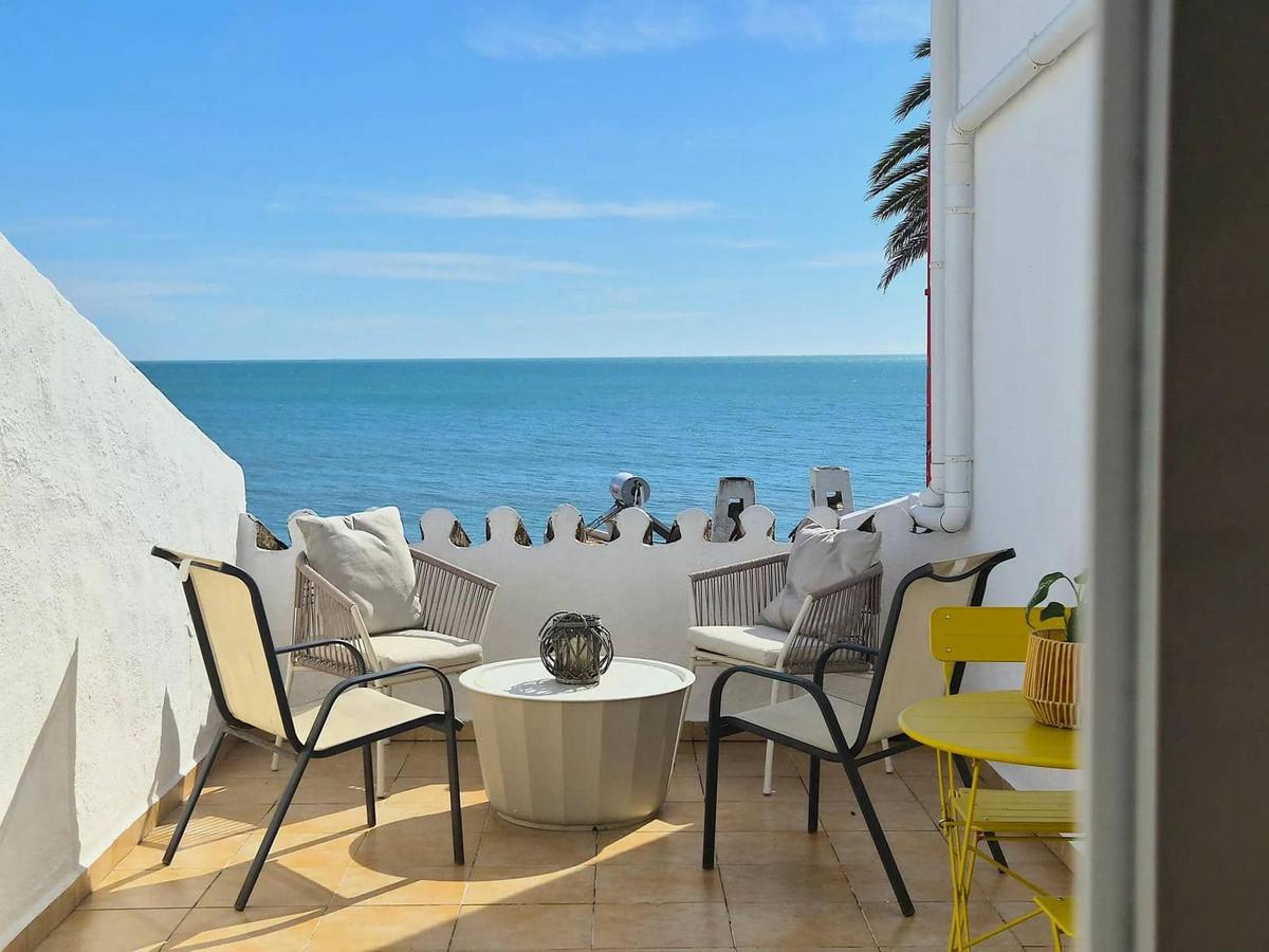 Apartment Penthouse in Estepona