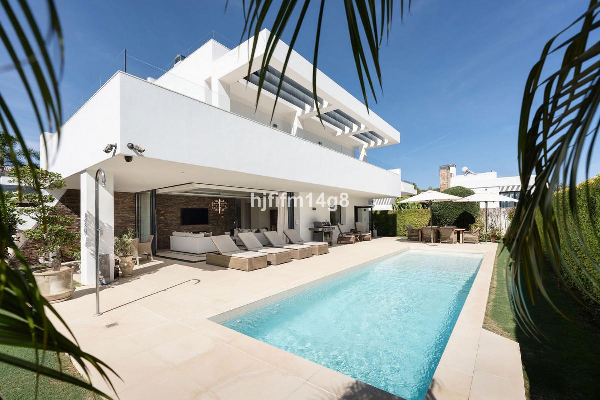 Villa Detached in San Pedro de Alc&aacute;ntara