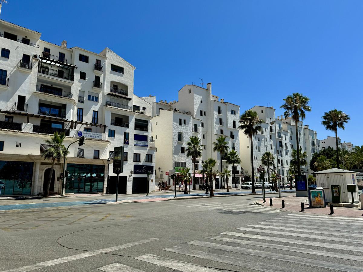 Commercial Office in Puerto Ban&uacute;s