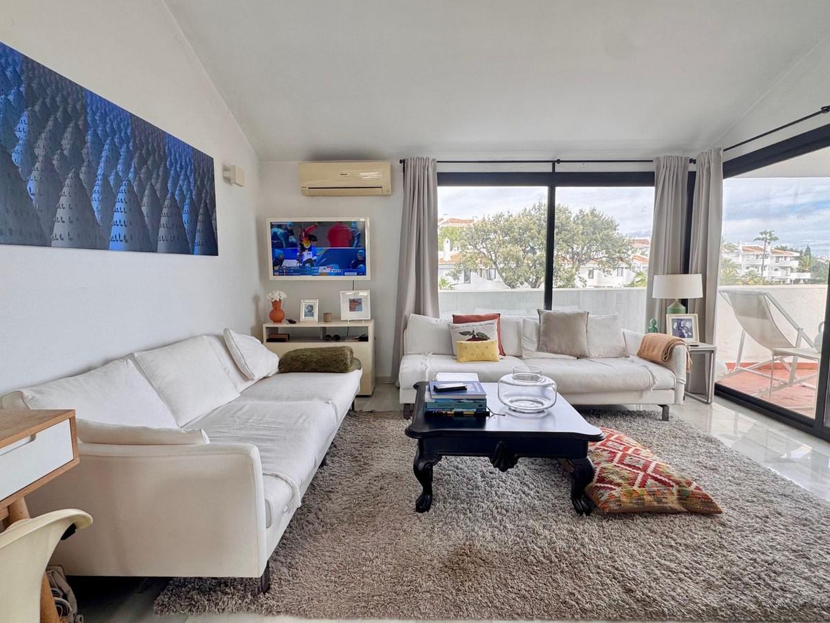 Apartment Penthouse in Calahonda