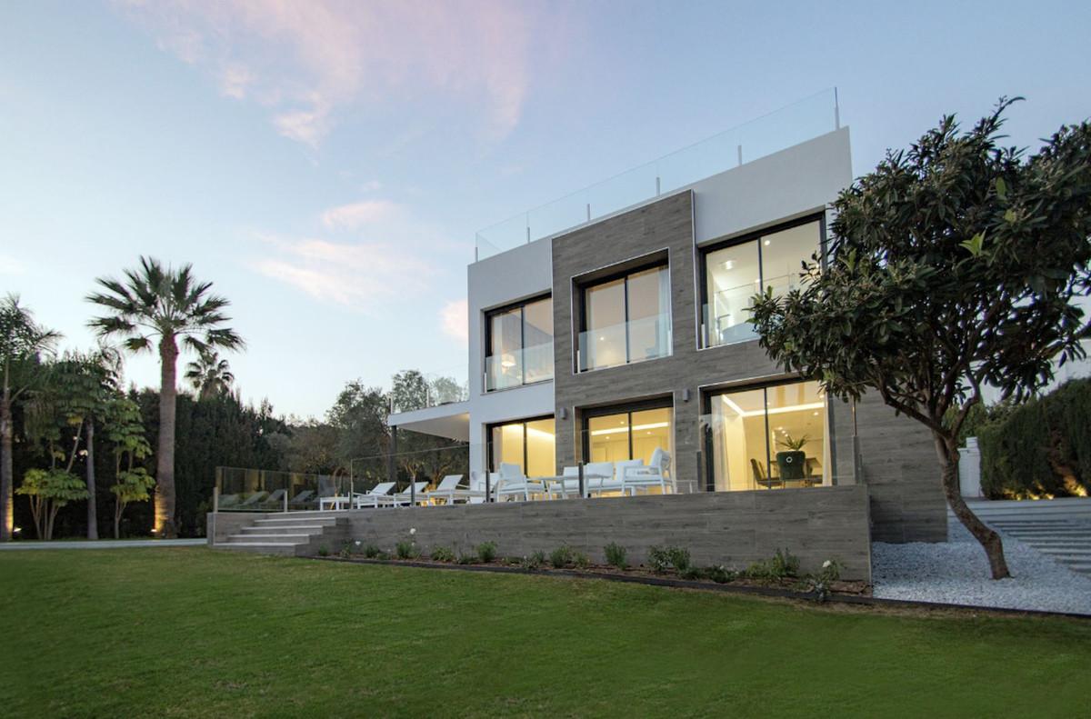 Villa Detached in Nueva Andaluc&iacute;a