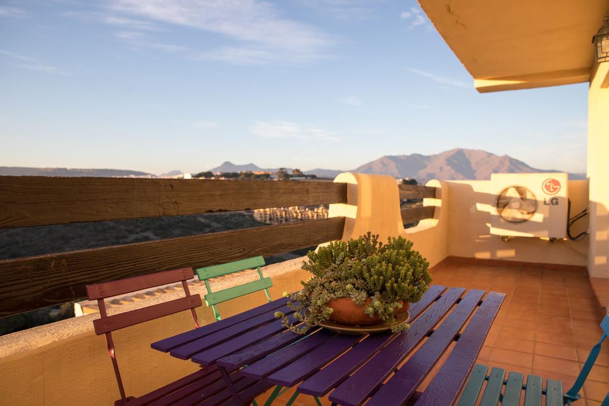 Apartment Middle Floor in La Duquesa