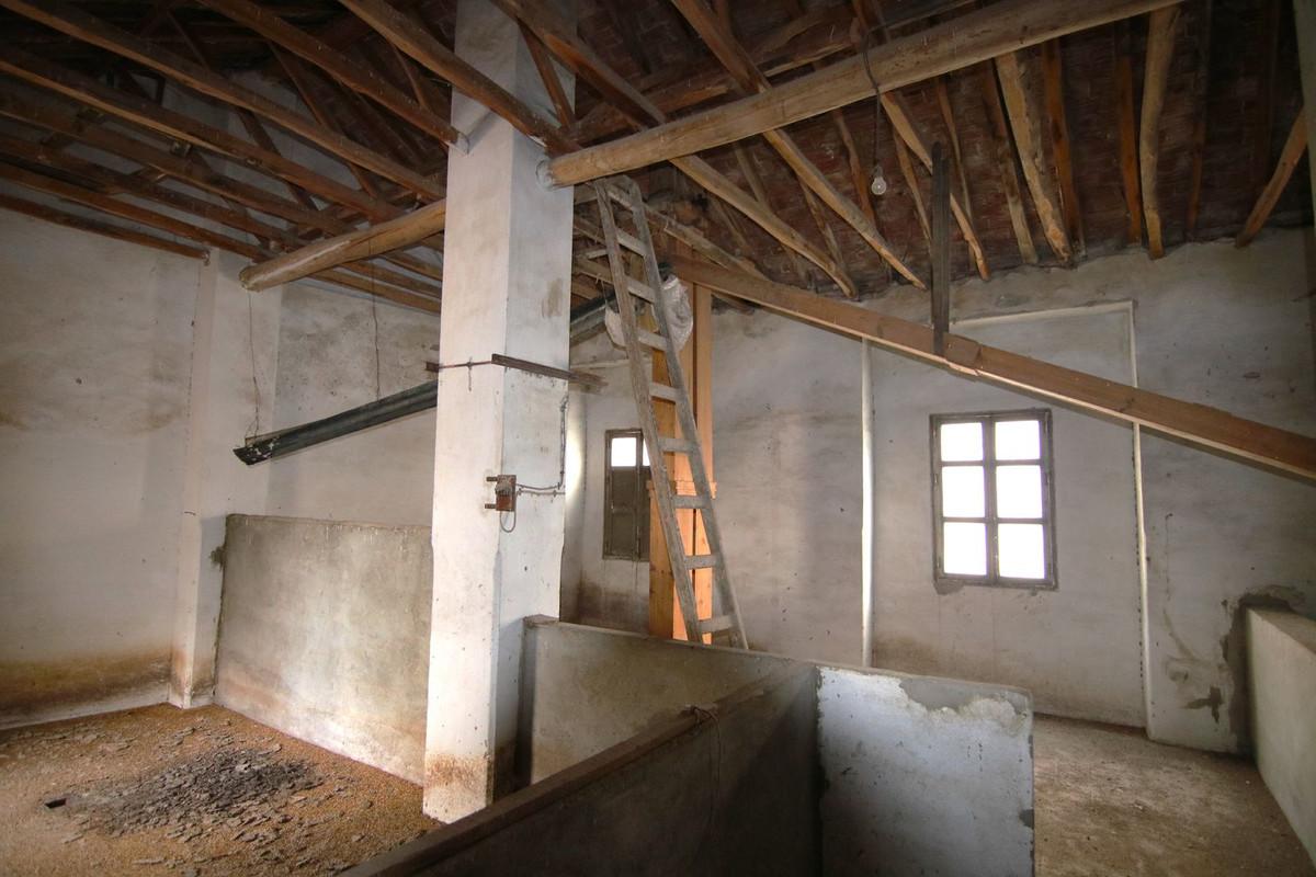 Commercial Other in Co&iacute;n