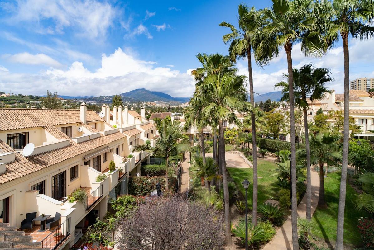 Townhouse Semi Detached in Nueva Andaluc&iacute;a