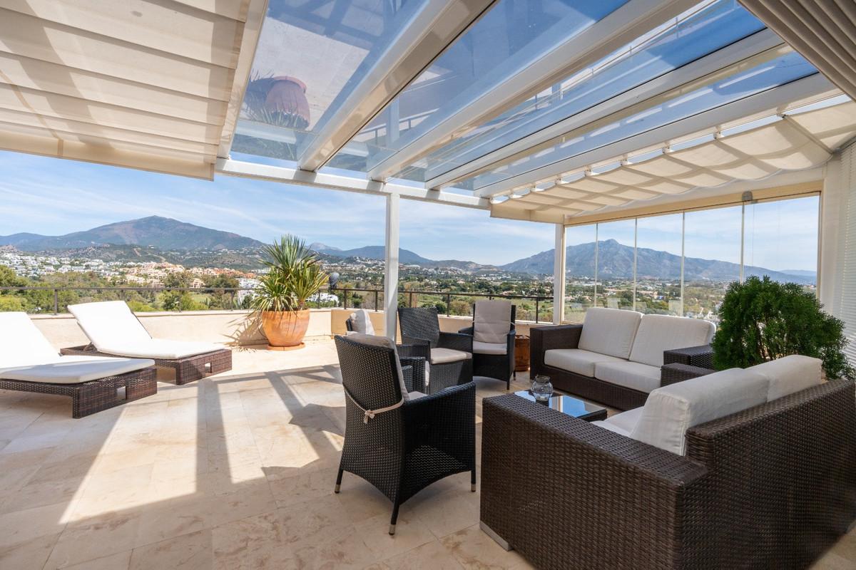 Apartment Penthouse in Estepona