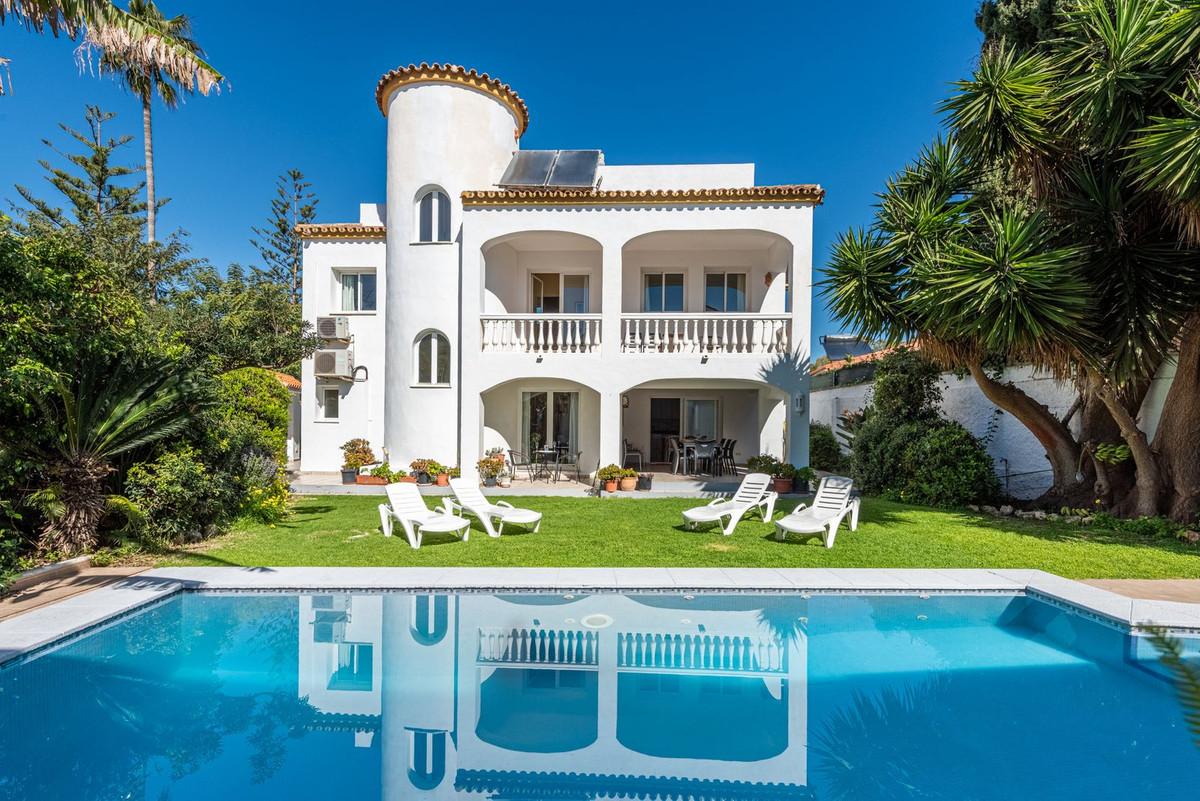 Villa Detached in San Pedro de Alc&aacute;ntara