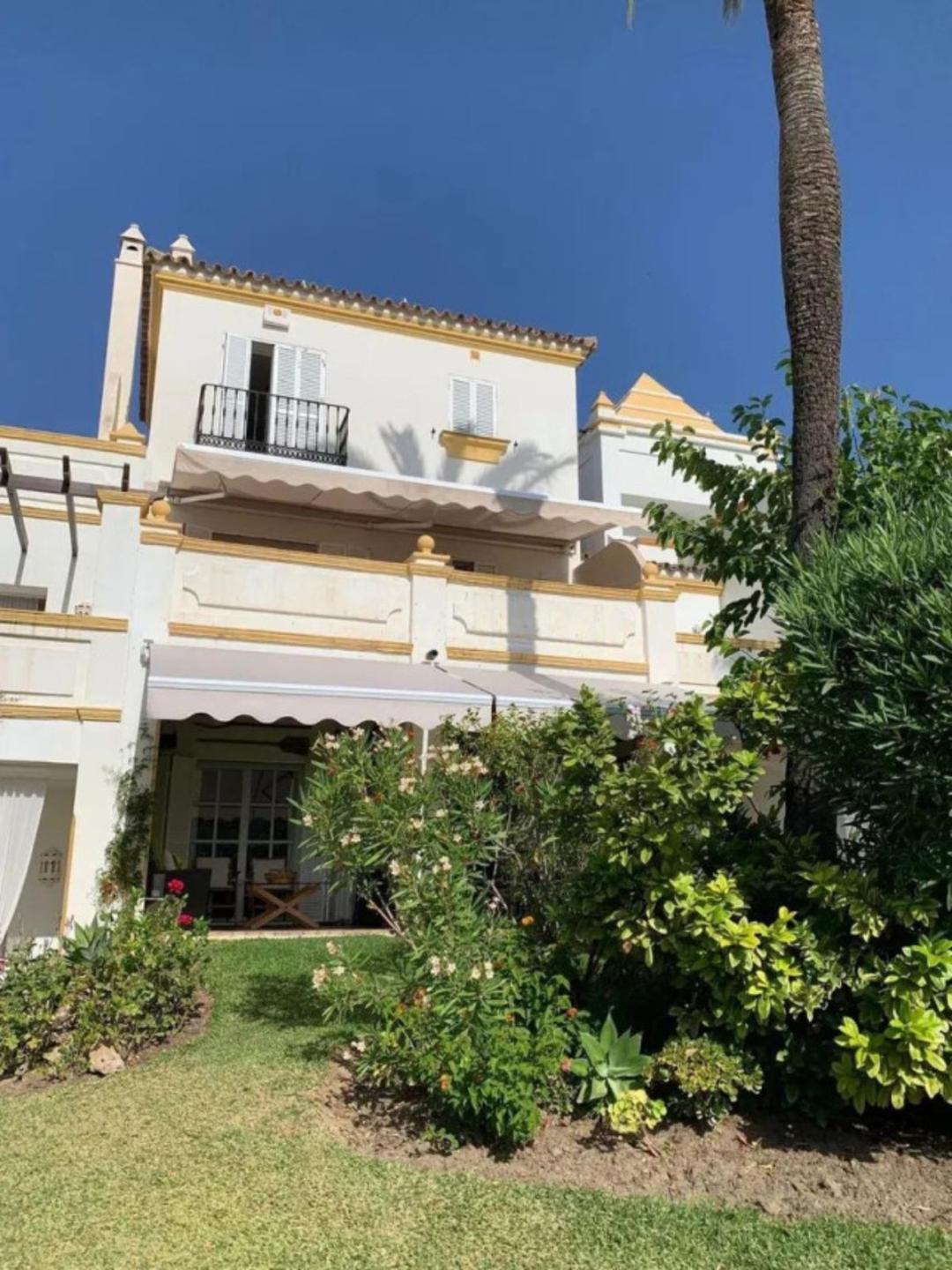 Townhouse Terraced in New Golden Mile