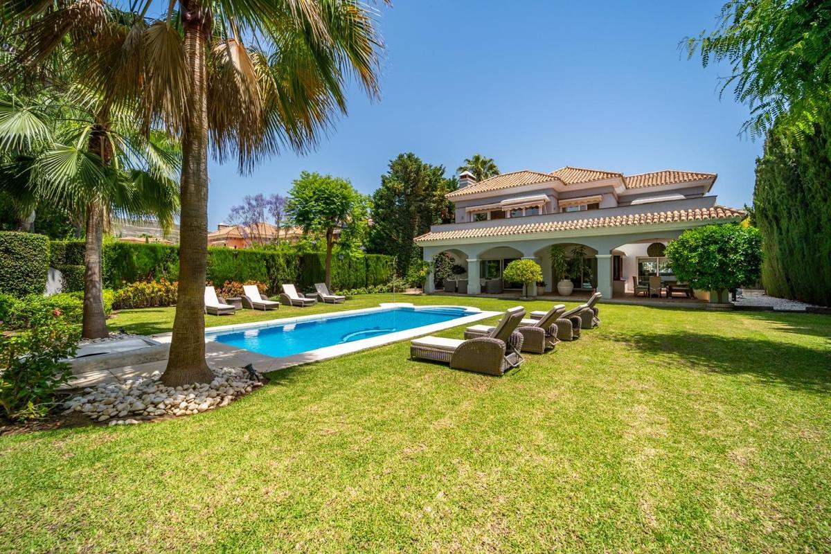 Villa Detached in Nueva Andaluc&iacute;a