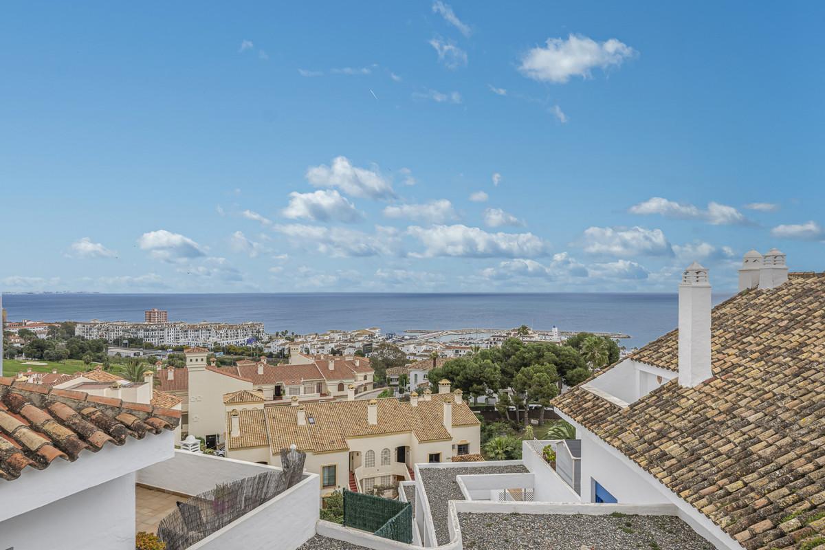 Apartment Duplex in La Duquesa