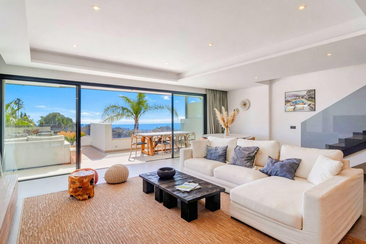 Apartment Penthouse in Estepona