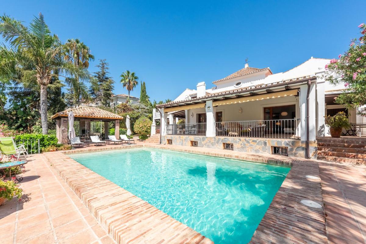 Villa Detached in El Paraiso
