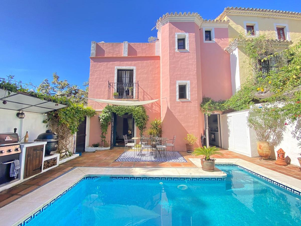 Villa Semi Detached in Marbella
