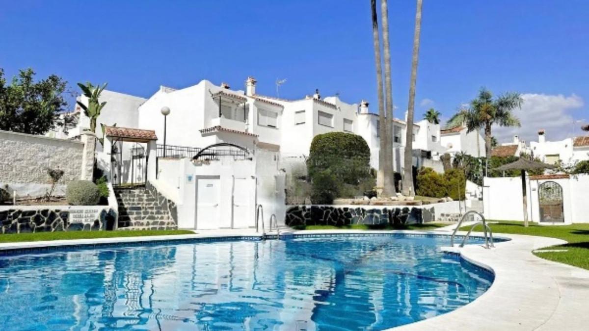Villa Semi Detached in Estepona
