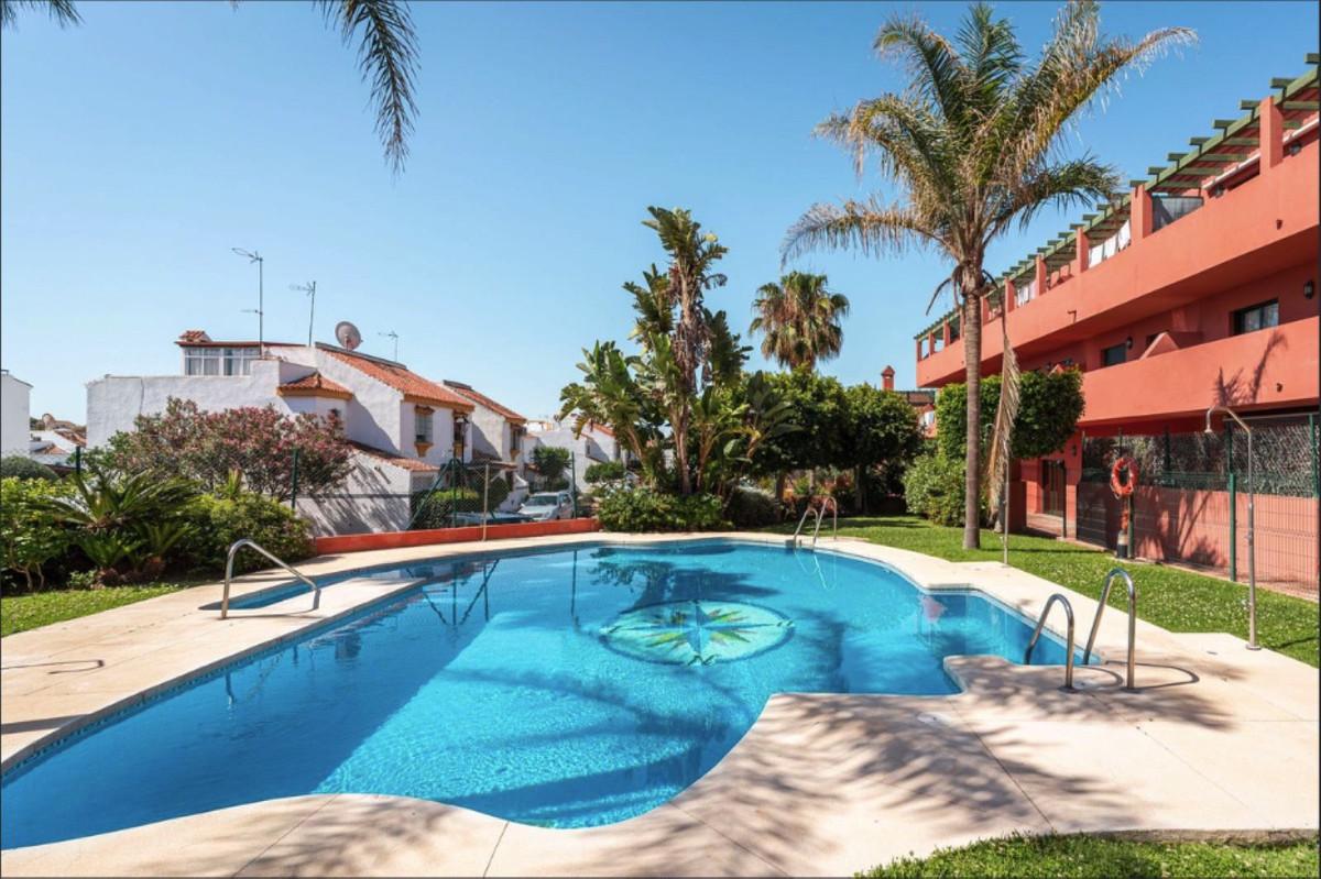 Apartment Middle Floor in Casares Playa